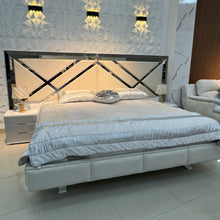 Cargar imagen en el visor de la galería, Cama Hindú