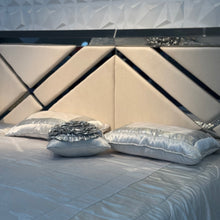 Cargar imagen en el visor de la galería, Cama Hindú