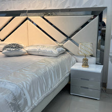 Cargar imagen en el visor de la galería, Cama Hindú