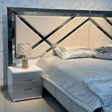 Cargar imagen en el visor de la galería, Cama Hindú